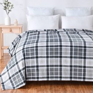 Mainstays Super Soft Gray Plaid Polyester Plush Blanket, Full/Queen 90"X90"